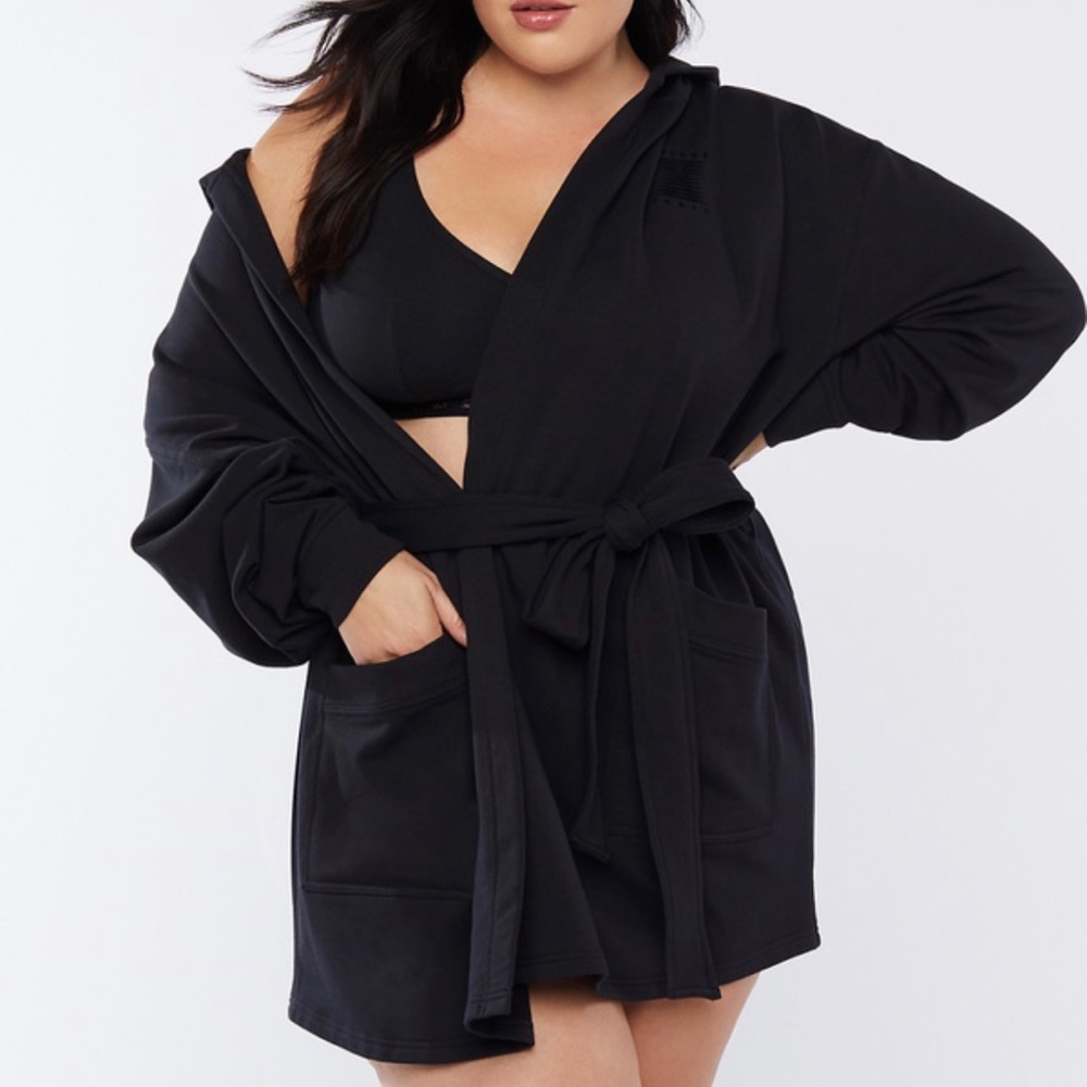 FOREVER SAVAGE SHORT ROBE